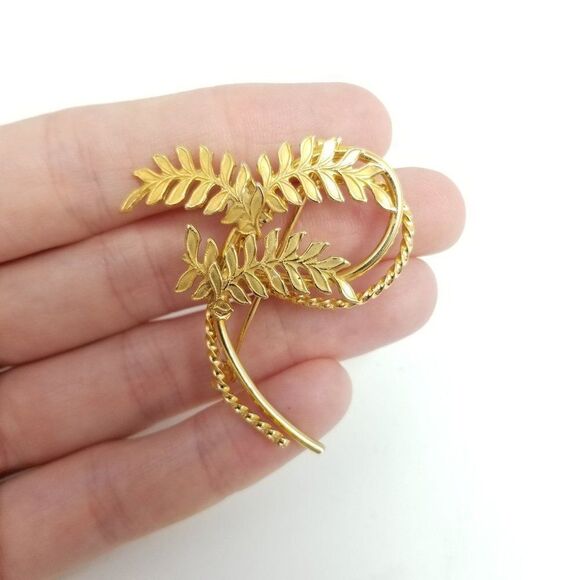 Vintage Leaf Fronds Brooch, Gold Tone Spiral Loop Design, Minimal Unisex Style - Picture 5 of 6